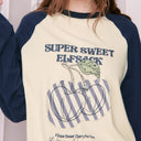 ELFSACK Women's Y2K Raglan Long Sleeve T‑Shirt with Fruit Graphic Print, Contrast Color Loose Tee for Autumn Daily Wear